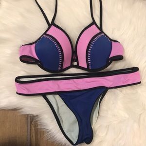 Color Block VS bikini